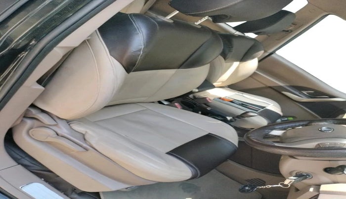 2015 Mahindra XUV500 W6, Diesel, Manual, 1,08,299 km, interior