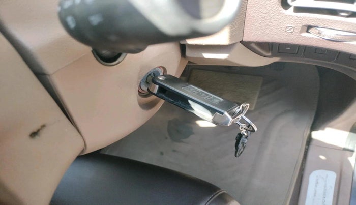 2015 Mahindra XUV500 W6, Diesel, Manual, 1,08,299 km, interior