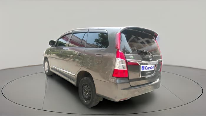 2013 Toyota Innova 2.5 GX 8 STR, Diesel, Manual, 2,07,940 km, exterior