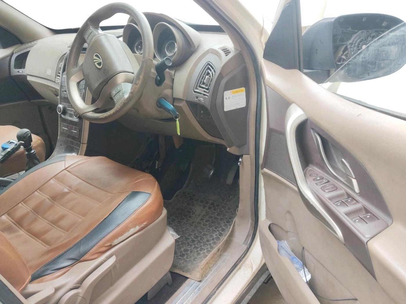2012 Mahindra XUV500 W8, Diesel, Manual, 1,03,344 km, interior