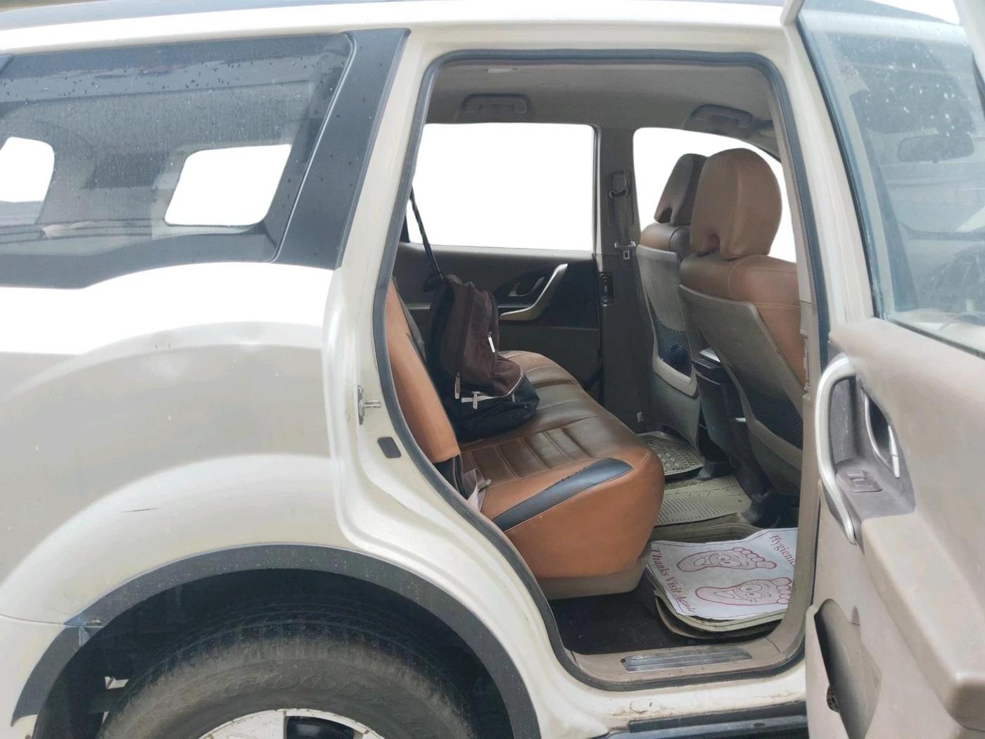 2012 Mahindra XUV500 W8, Diesel, Manual, 1,03,344 km, interior