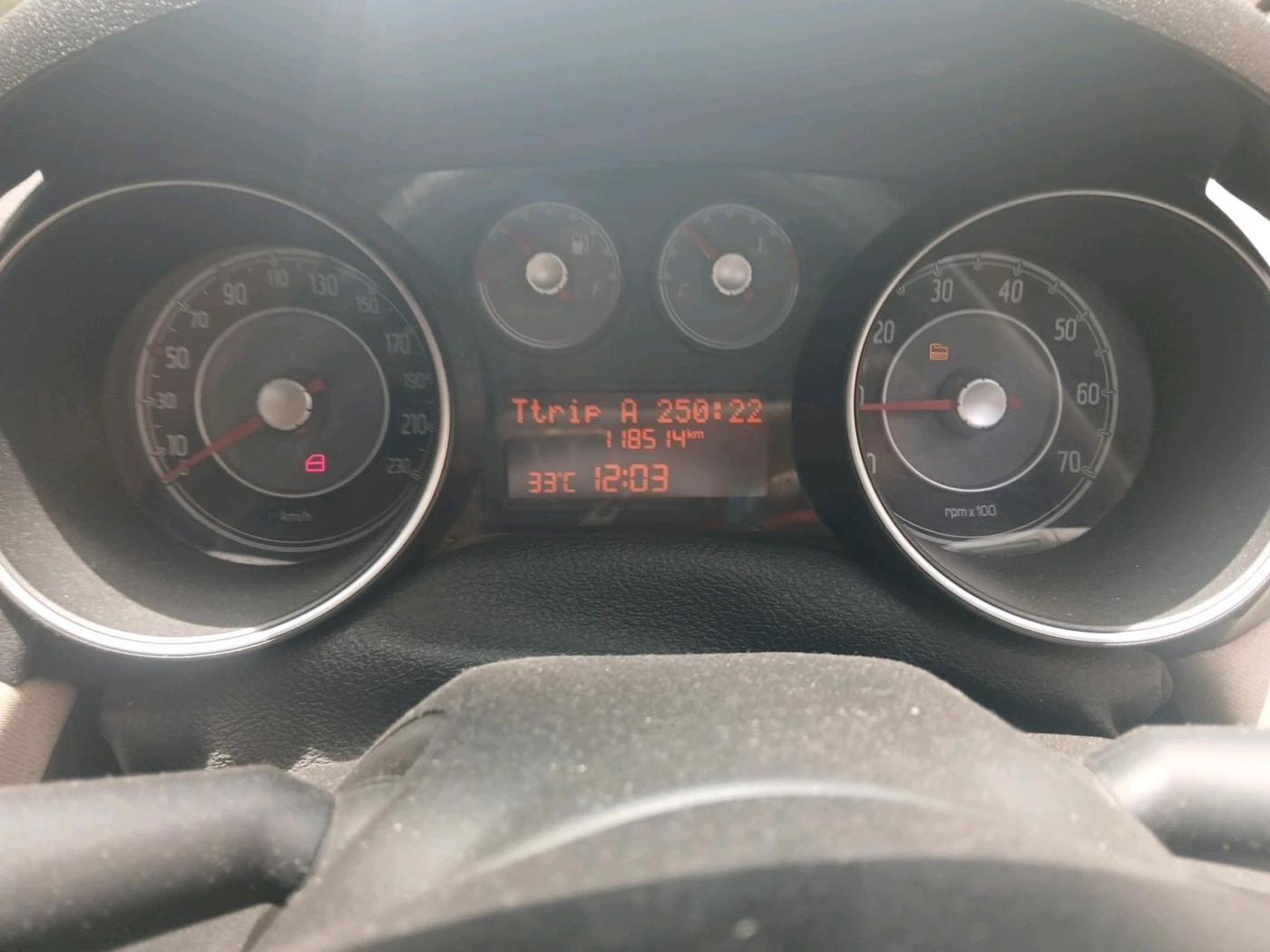 2014 Fiat Grand Punto Active Multijet 1.3, Diesel, Manual, 1,18,514 km, interior