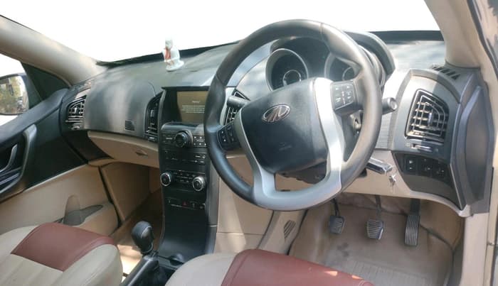2016 Mahindra XUV500 W6, Diesel, Manual, 1,14,580 km, interior