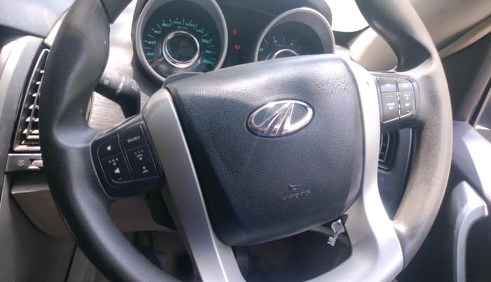 2016 Mahindra XUV500 W6, Diesel, Manual, 1,14,580 km, interior