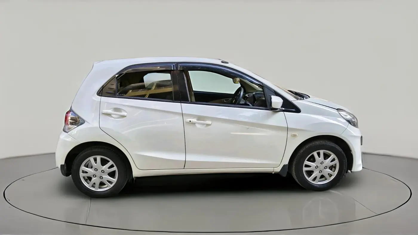 2013 Honda Brio V MT, Petrol, Manual, 84,993 km, exterior