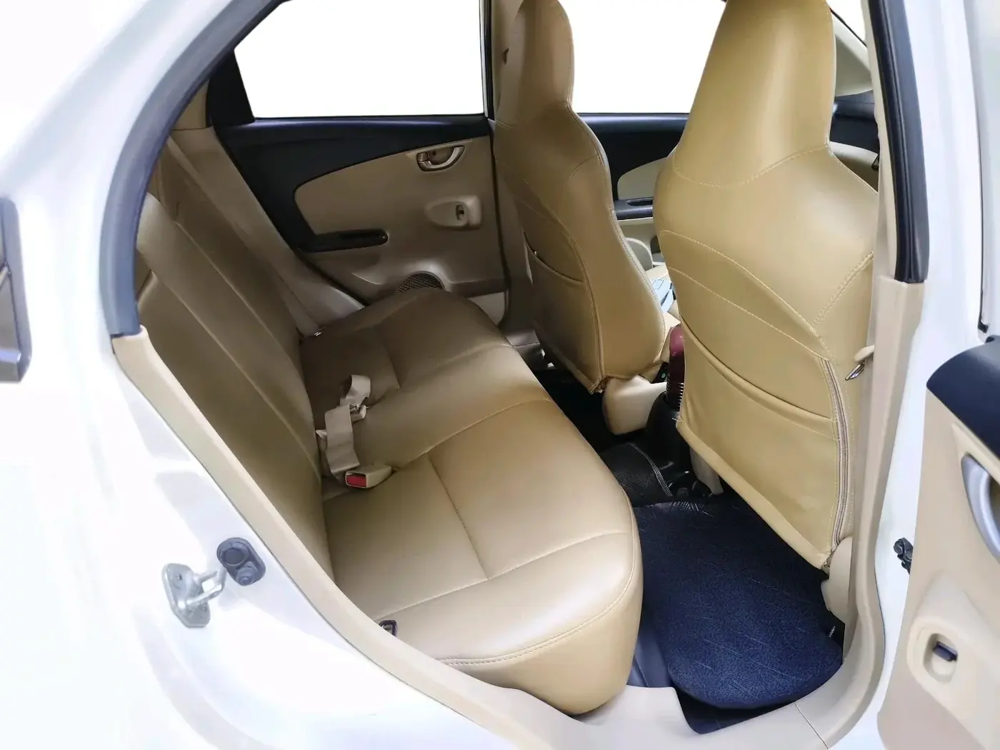2013 Honda Brio V MT, Petrol, Manual, 84,993 km, interior
