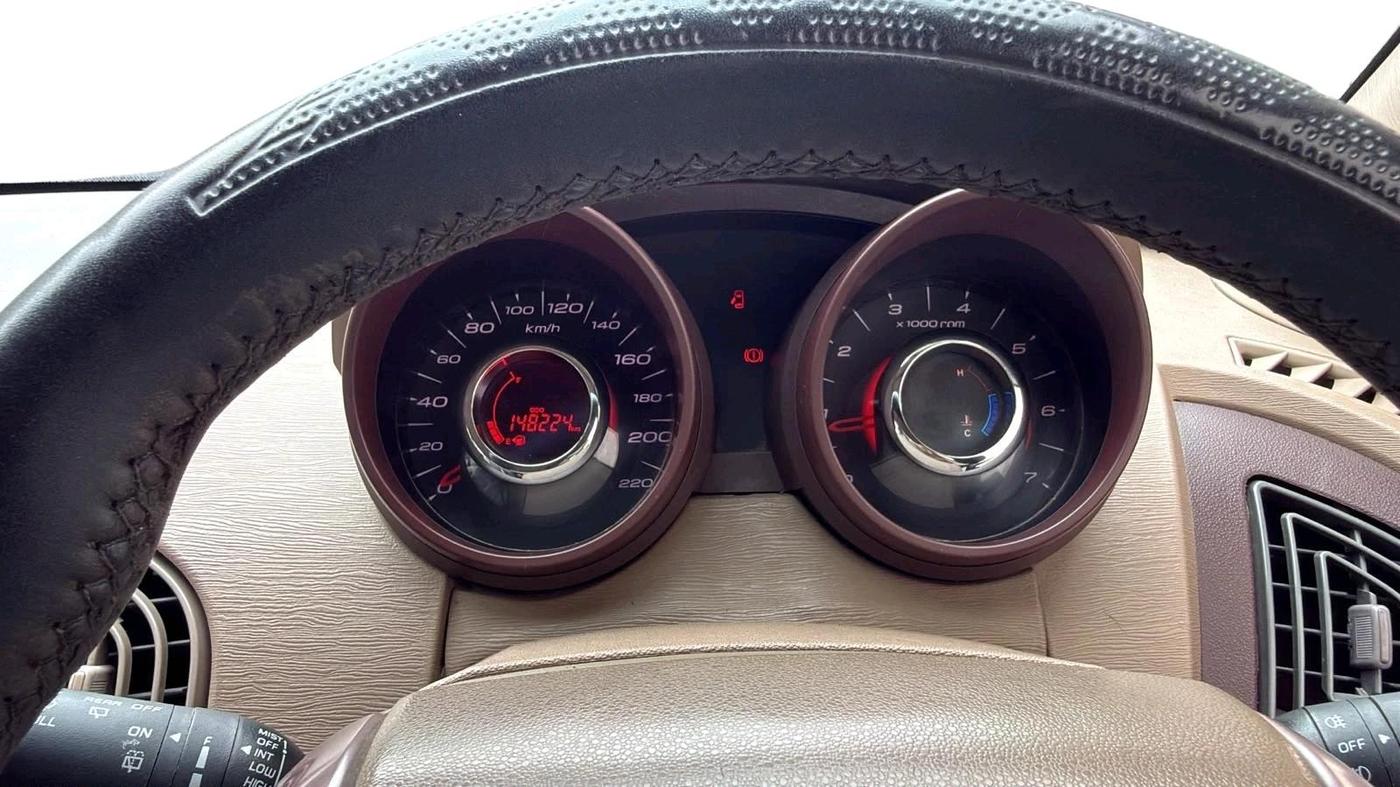 2015 Mahindra XUV500 W4, Diesel, Manual, 1,48,224 km, interior