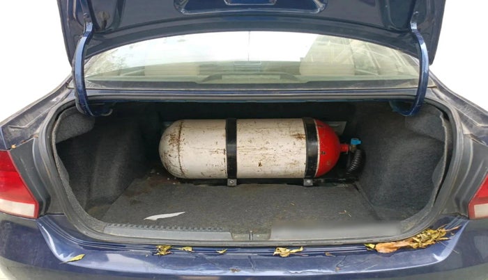 2013 Volkswagen Vento HIGHLINE 1.6 MPI, CNG, Manual, 78,266 km, exterior