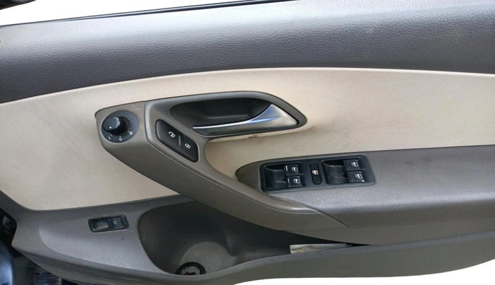 2013 Volkswagen Vento HIGHLINE 1.6 MPI, CNG, Manual, 78,266 km, interior