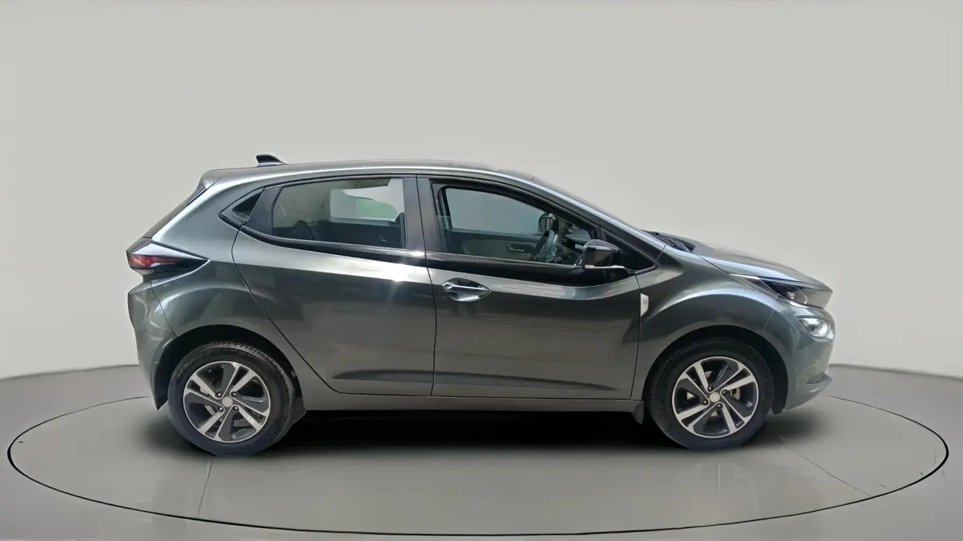 2025 Tata ALTROZ XZA + SUNROOF, Petrol, Automatic, 5,371 km, exterior