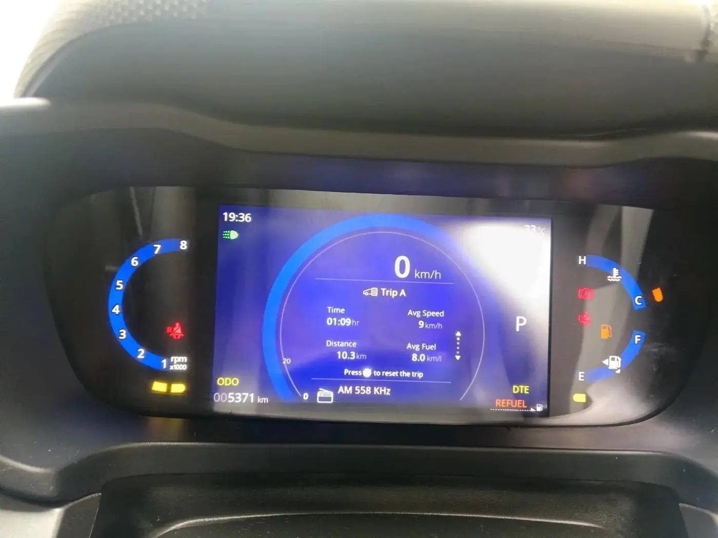 2025 Tata ALTROZ XZA + SUNROOF, Petrol, Automatic, 5,371 km, interior