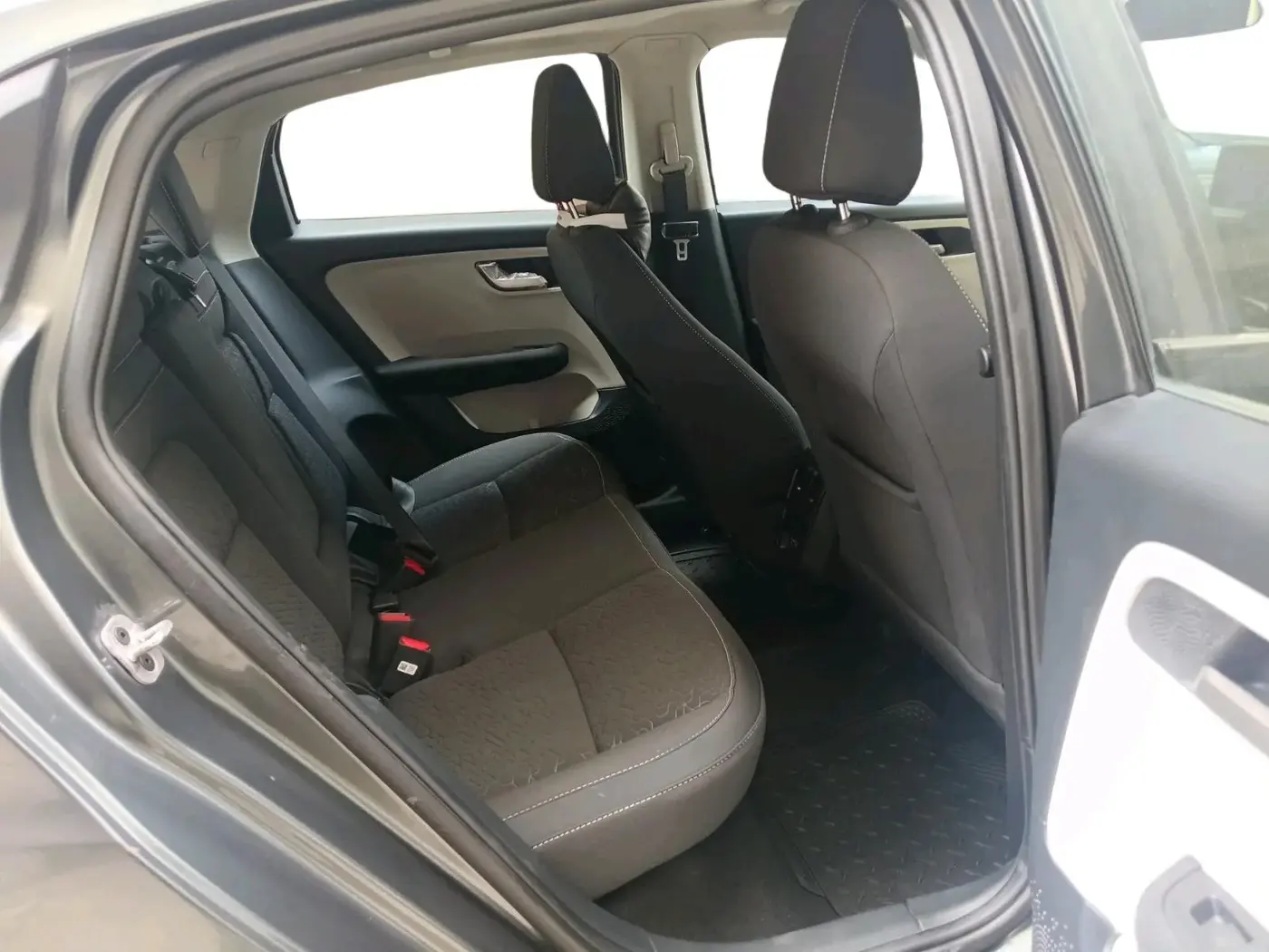 2025 Tata ALTROZ XZA + SUNROOF, Petrol, Automatic, 5,371 km, interior