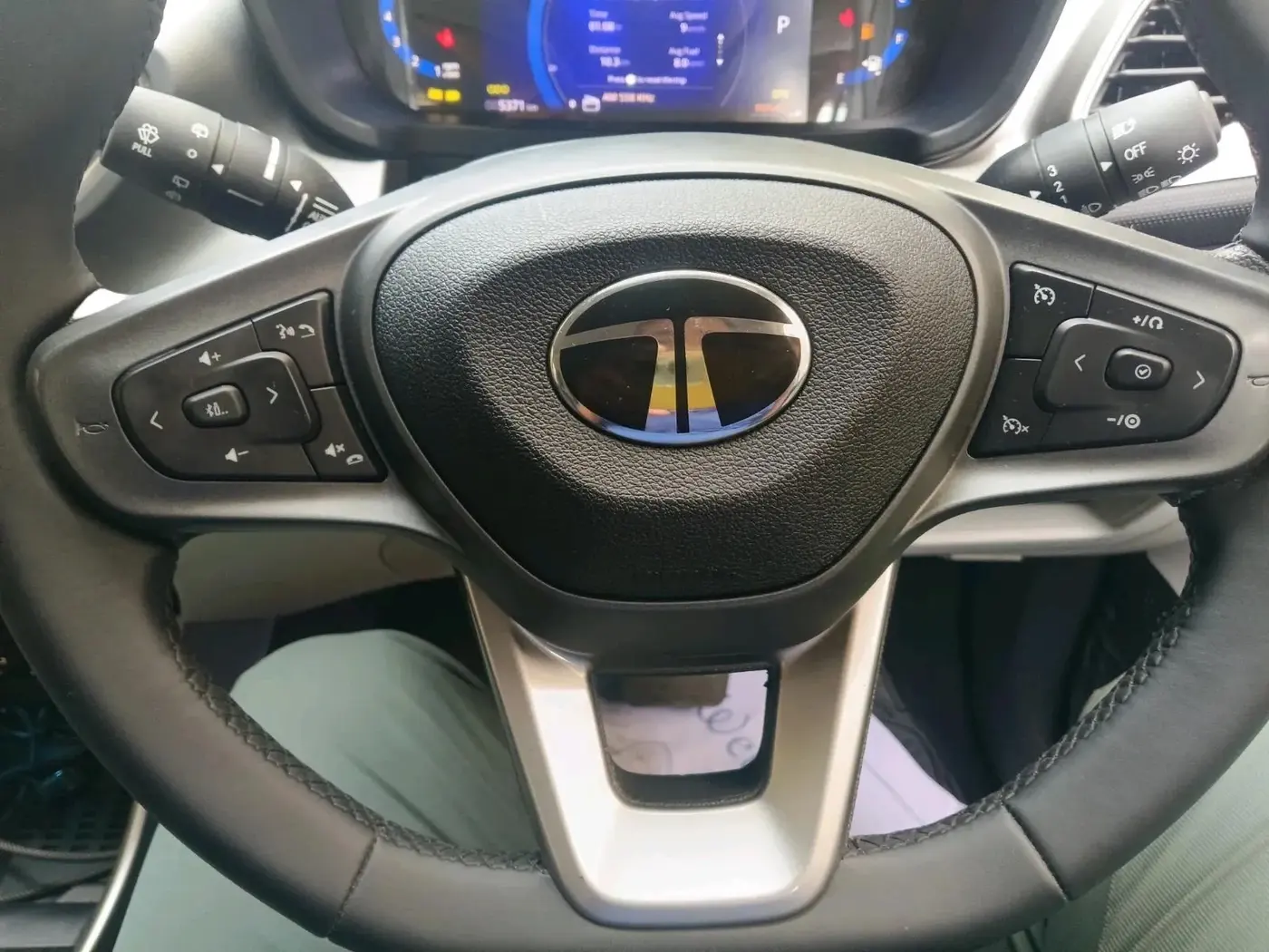2025 Tata ALTROZ XZA + SUNROOF, Petrol, Automatic, 5,371 km, interior