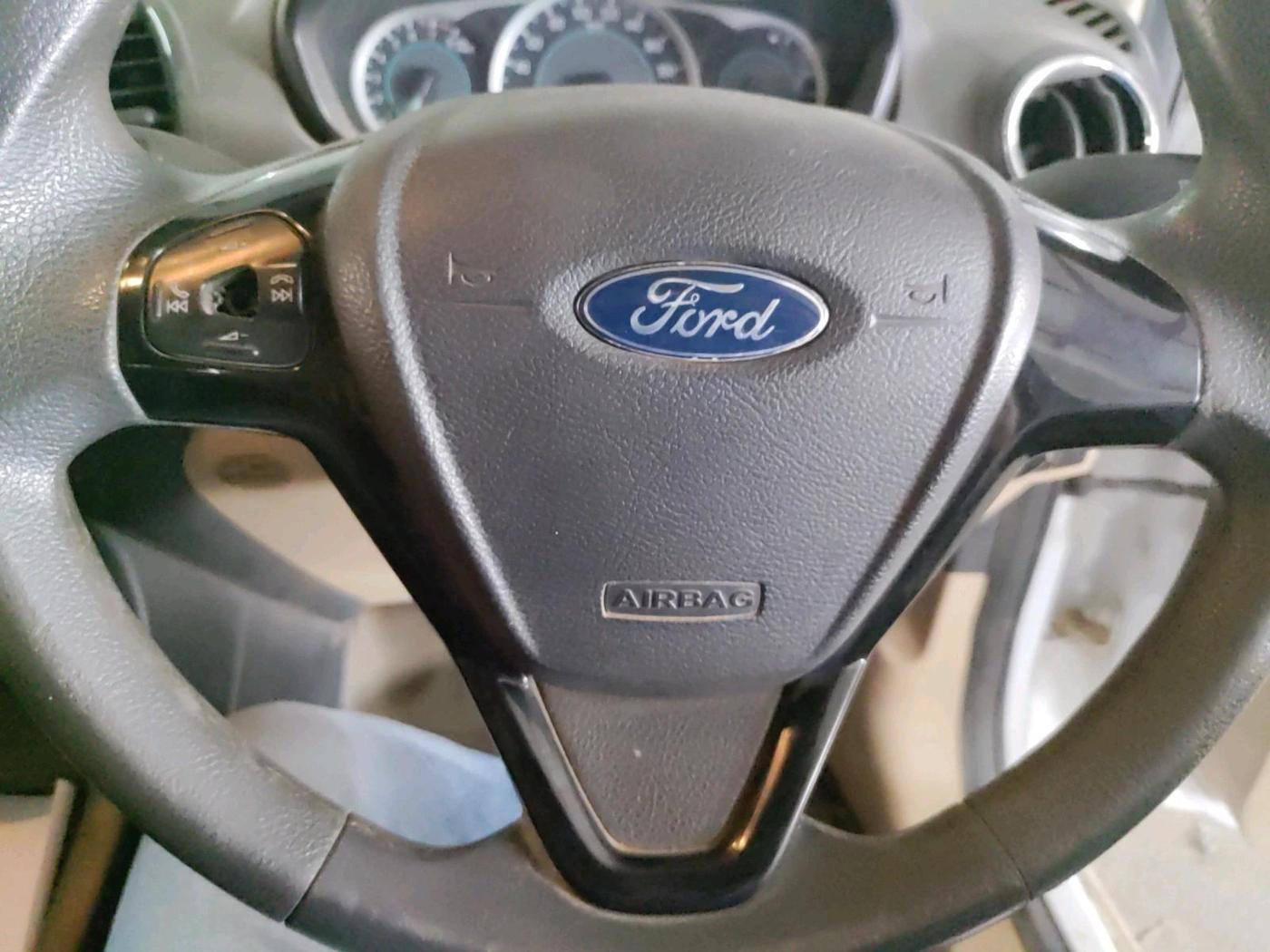 2015 Ford Figo Aspire TITANIUM 1.2 PETROL, Petrol, Manual, 1,16,781 km, interior
