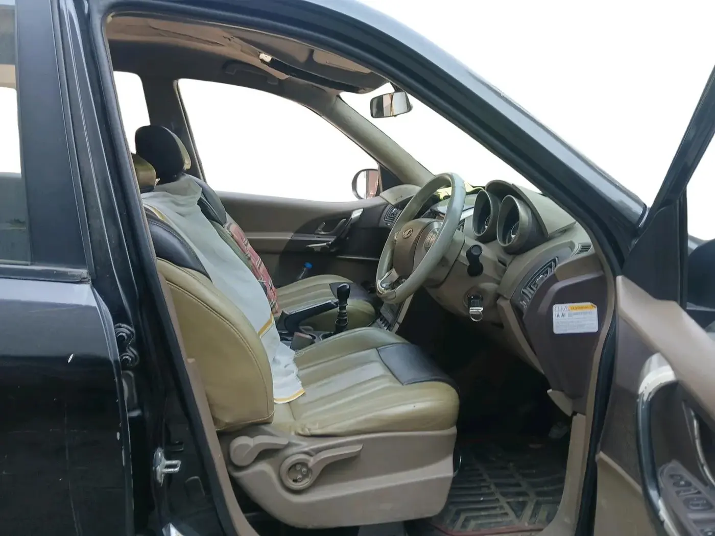 2011 Mahindra XUV500 W8, Diesel, Manual, 1,51,076 km, interior
