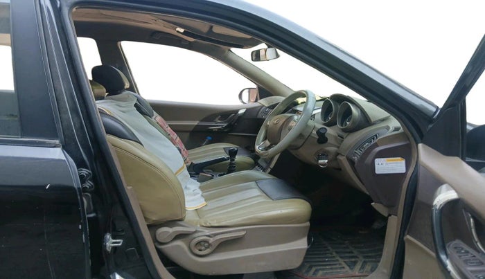 2011 Mahindra XUV500 W8, Diesel, Manual, 1,51,076 km, interior