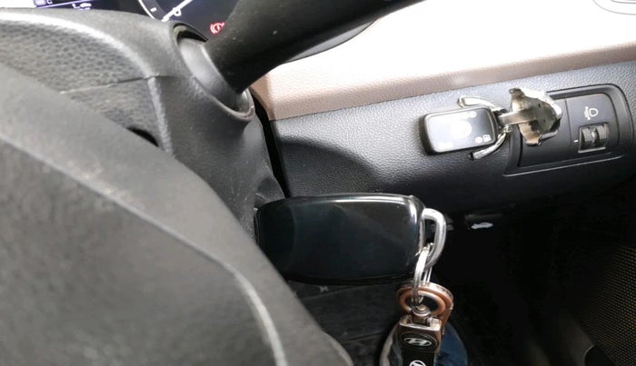 2016 Hyundai Elite i20 SPORTZ 1.2, CNG, Manual, 1,28,989 km, interior