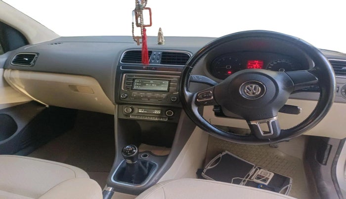 2013 Volkswagen Vento HIGHLINE 1.6 MPI, Petrol, Manual, 79,676 km, interior