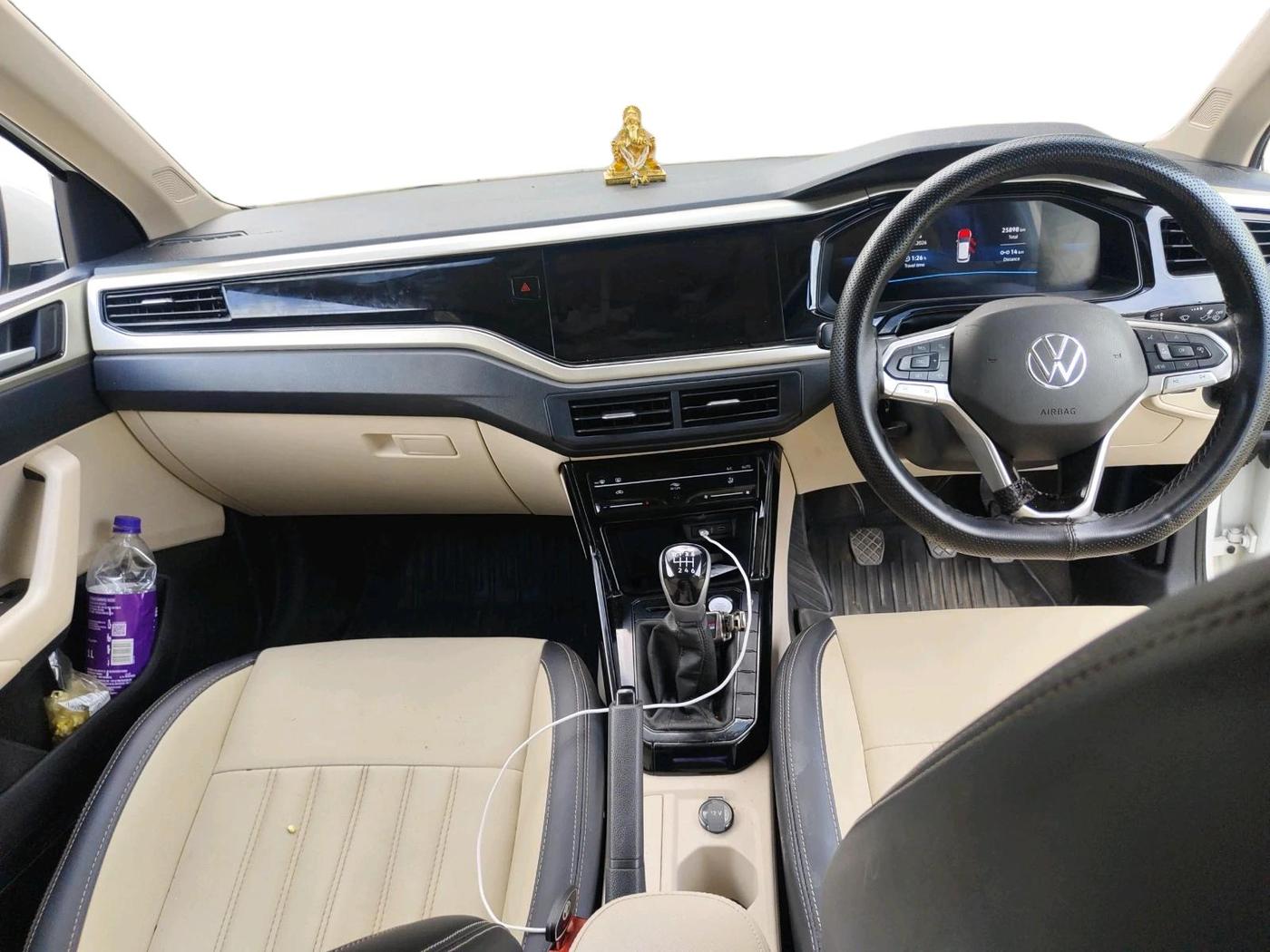 2024 Volkswagen VIRTUS Highline Plus 1.0 TSI MT, Petrol, Manual, 25,898 km, interior
