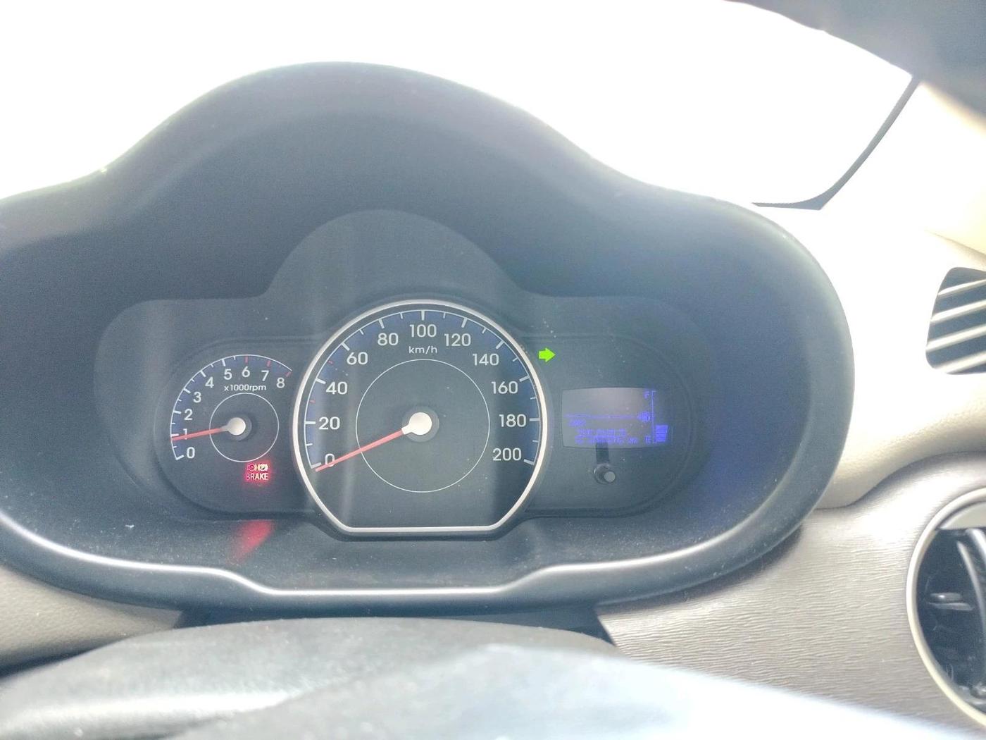 2015 Hyundai i10 MAGNA 1.1, Petrol, Manual, 25,882 km, interior