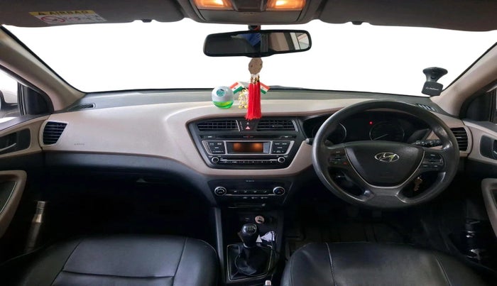 2016 Hyundai Elite i20 SPORTZ 1.2, CNG, Manual, 1,36,025 km, interior