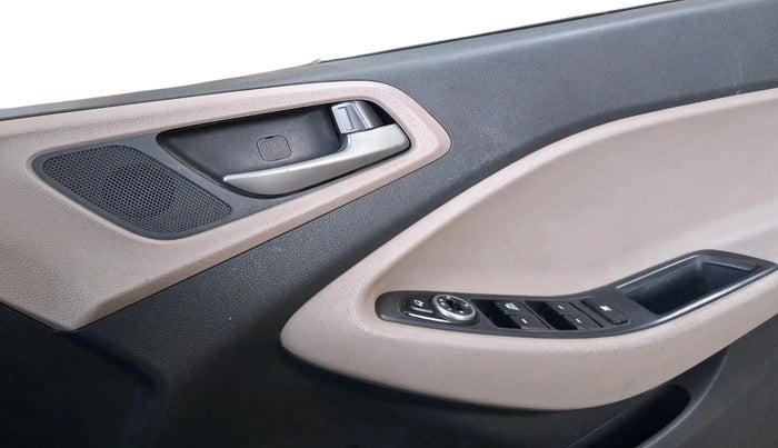 2016 Hyundai Elite i20 SPORTZ 1.2, CNG, Manual, 1,36,025 km, interior