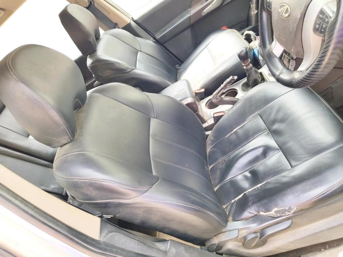 2012 Mahindra XUV500 W6, Diesel, Manual, 1,56,388 km, interior