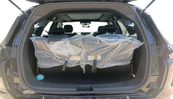 2025 Tata Safari PURE PLUS S DARK EDITION AT, Diesel, Automatic, 3,067 km, exterior