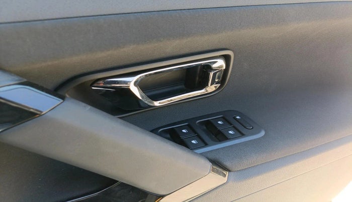 2025 Tata Safari PURE PLUS S DARK EDITION AT, Diesel, Automatic, 3,067 km, interior