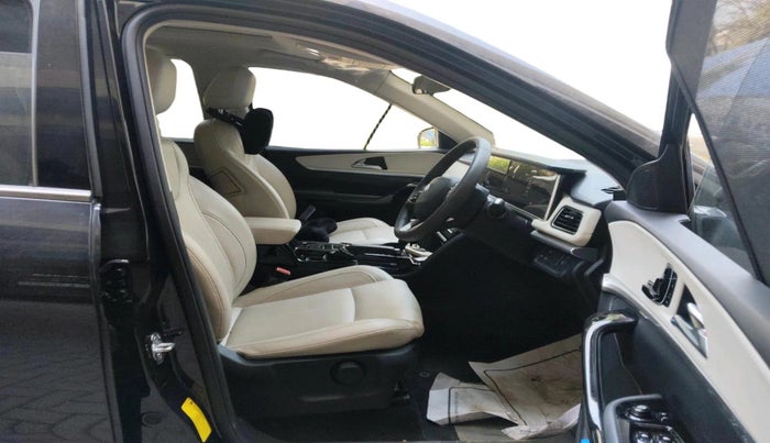 2024 Mahindra XUV700 AX 7 P AT 7 STR, Petrol, Automatic, 4,588 km, interior