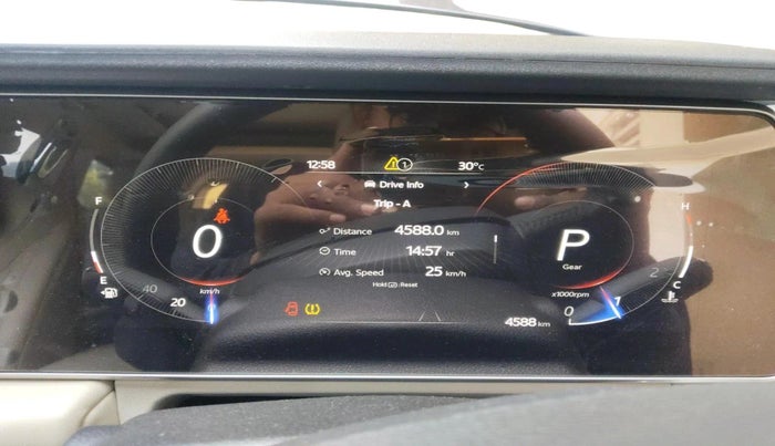 2024 Mahindra XUV700 AX 7 P AT 7 STR, Petrol, Automatic, 4,588 km, interior