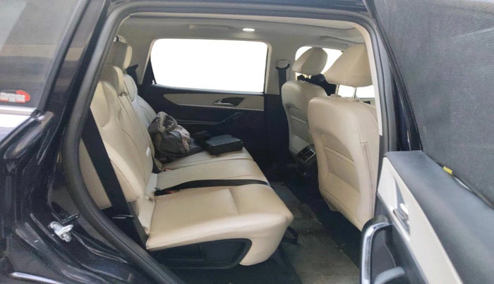 2024 Mahindra XUV700 AX 7 P AT 7 STR, Petrol, Automatic, 4,588 km, interior