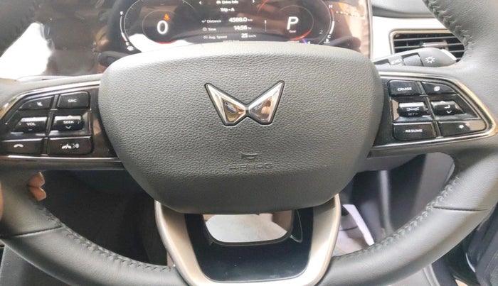 2024 Mahindra XUV700 AX 7 P AT 7 STR, Petrol, Automatic, 4,588 km, interior