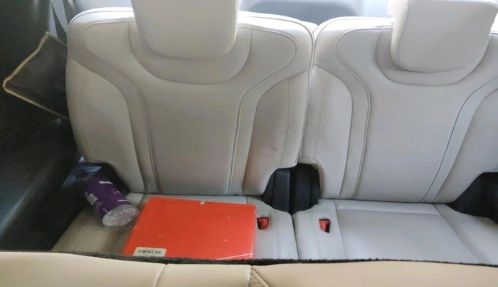 2024 Mahindra XUV700 AX 7 P AT 7 STR, Petrol, Automatic, 4,588 km, interior