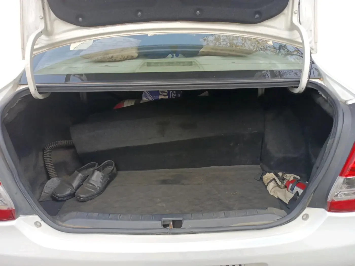2013 Toyota Etios V, CNG, Manual, 1,09,651 km, exterior