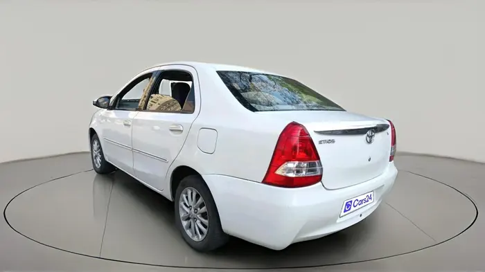 2013 Toyota Etios V, CNG, Manual, 1,09,651 km, exterior