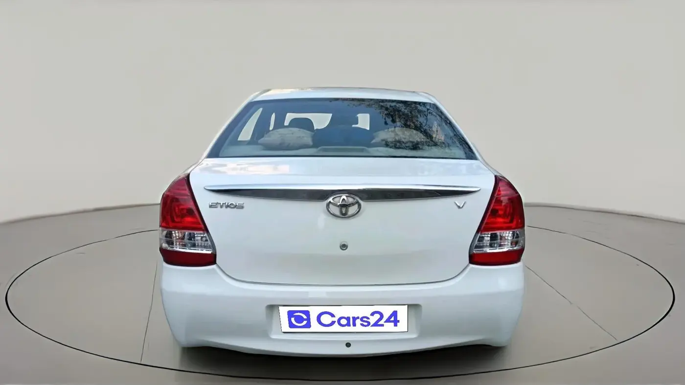 2013 Toyota Etios V, CNG, Manual, 1,09,651 km, exterior