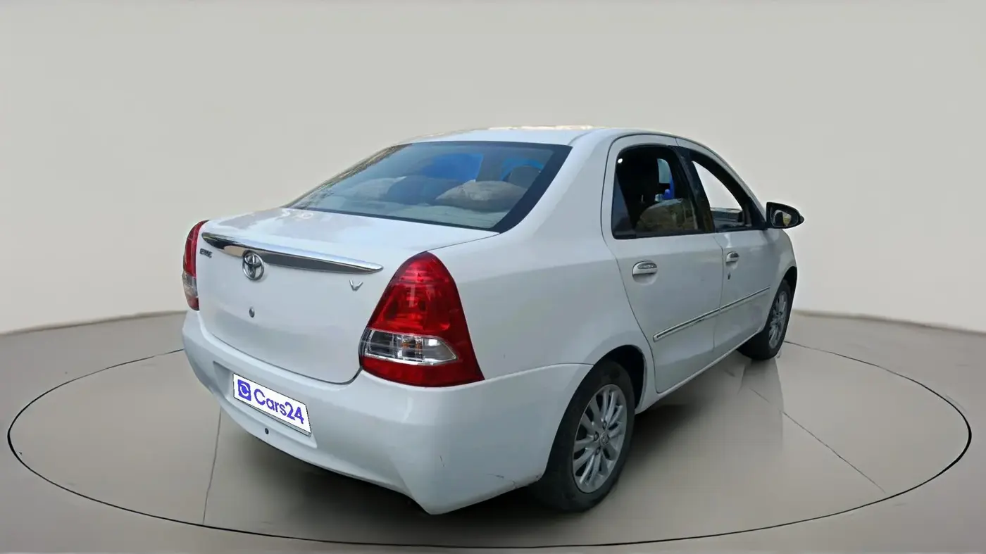 2013 Toyota Etios V, CNG, Manual, 1,09,651 km, exterior