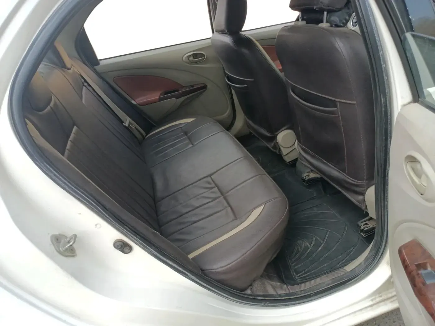 2013 Toyota Etios V, CNG, Manual, 1,09,651 km, interior