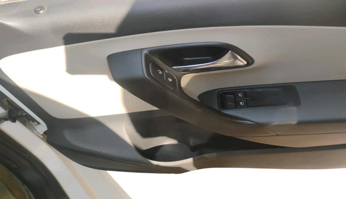 2011 Volkswagen Polo TRENDLINE 1.2L PETROL, Petrol, Manual, 1,36,081 km, interior