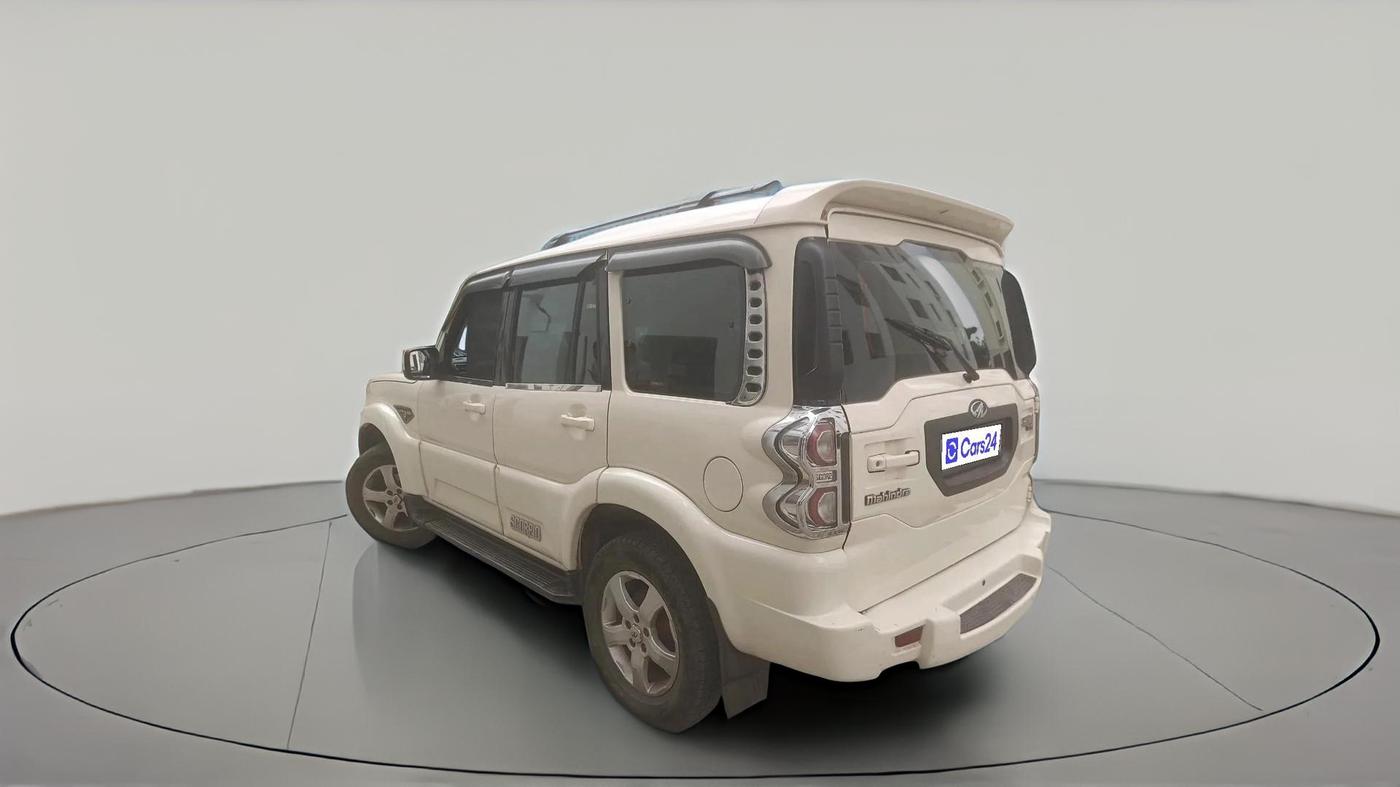 2017 Mahindra Scorpio S6 PLUS, Diesel, Manual, 1,37,284 km, exterior