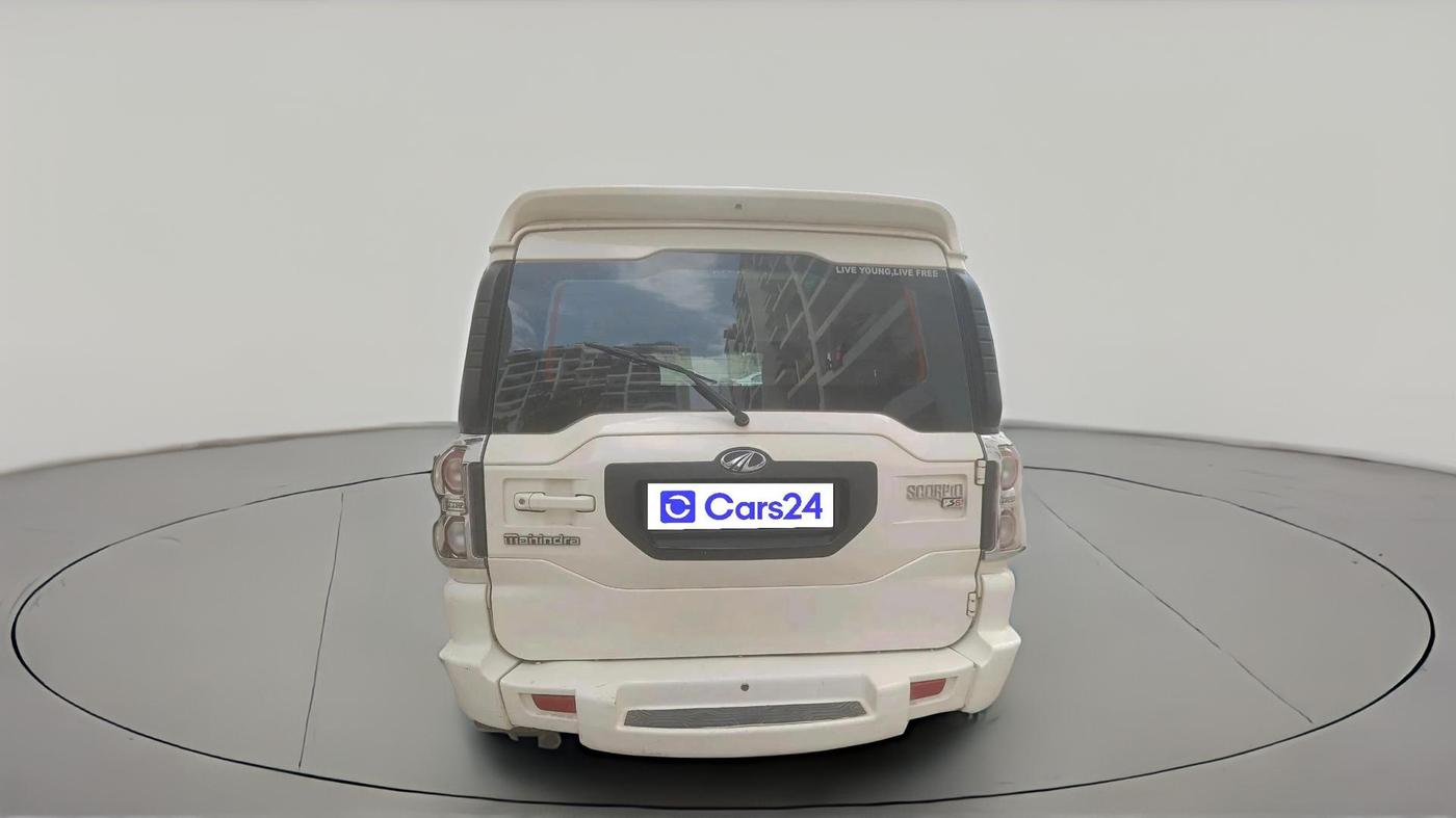 2017 Mahindra Scorpio S6 PLUS, Diesel, Manual, 1,37,284 km, exterior