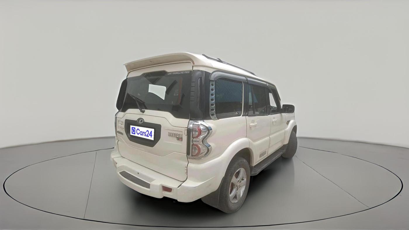 2017 Mahindra Scorpio S6 PLUS, Diesel, Manual, 1,37,284 km, exterior