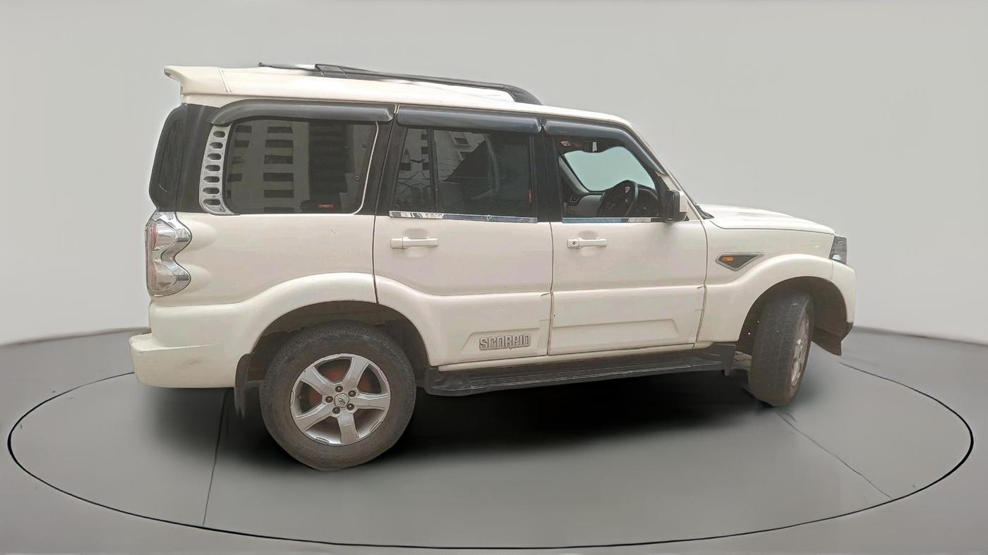 2017 Mahindra Scorpio S6 PLUS, Diesel, Manual, 1,37,284 km, exterior