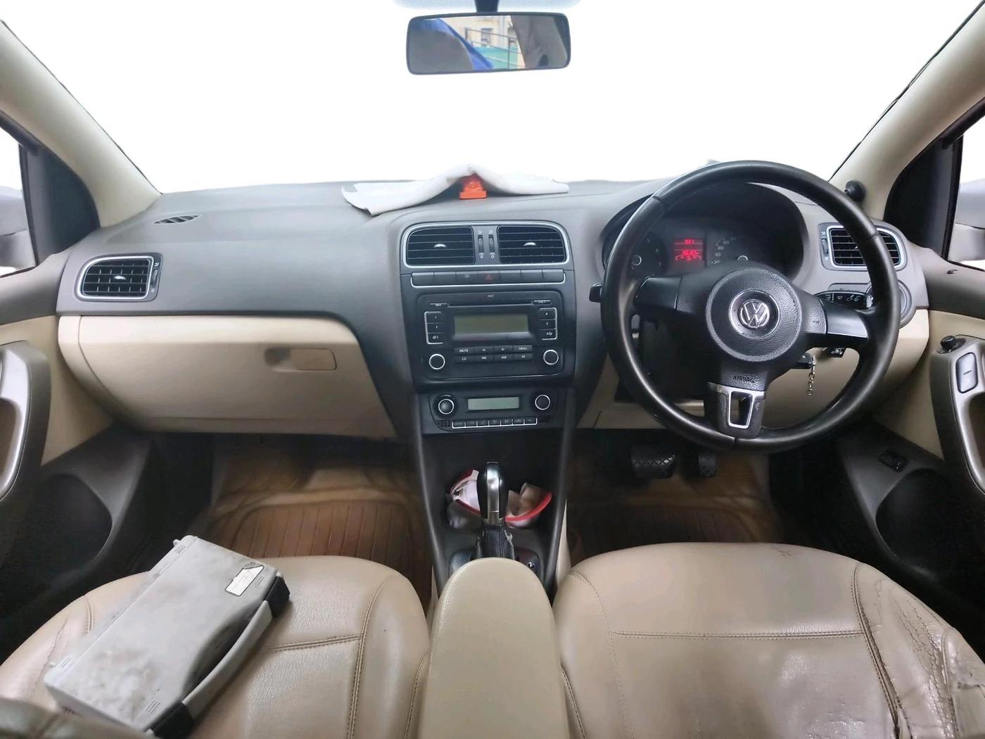 2011 Volkswagen Vento HIGHLINE PETROL AT, CNG, Automatic, 1,86,107 km, interior