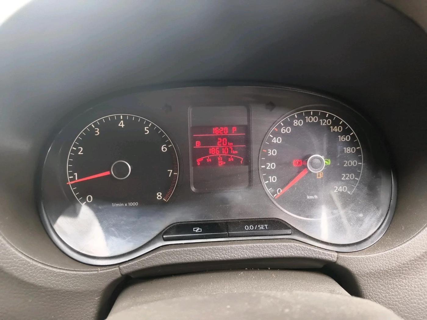 2011 Volkswagen Vento HIGHLINE PETROL AT, CNG, Automatic, 1,86,107 km, interior