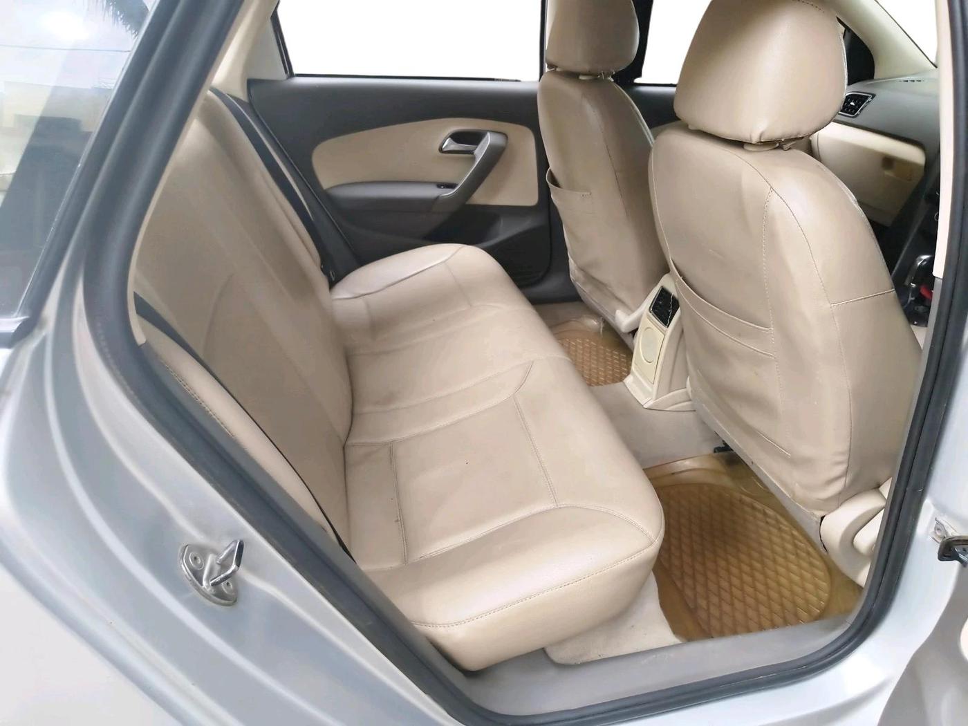 2011 Volkswagen Vento HIGHLINE PETROL AT, CNG, Automatic, 1,86,107 km, interior