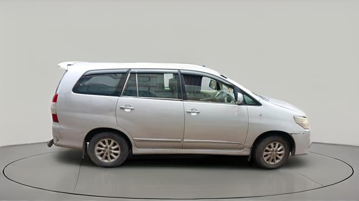 2013 Toyota Innova 2.5 GX 7 STR, Diesel, Manual, 2,52,076 km, exterior