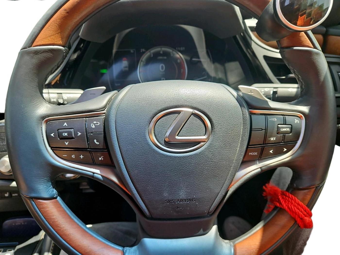 2023 Lexus ES 300h Luxury, Hybrid, Automatic, 5,173 km, interior