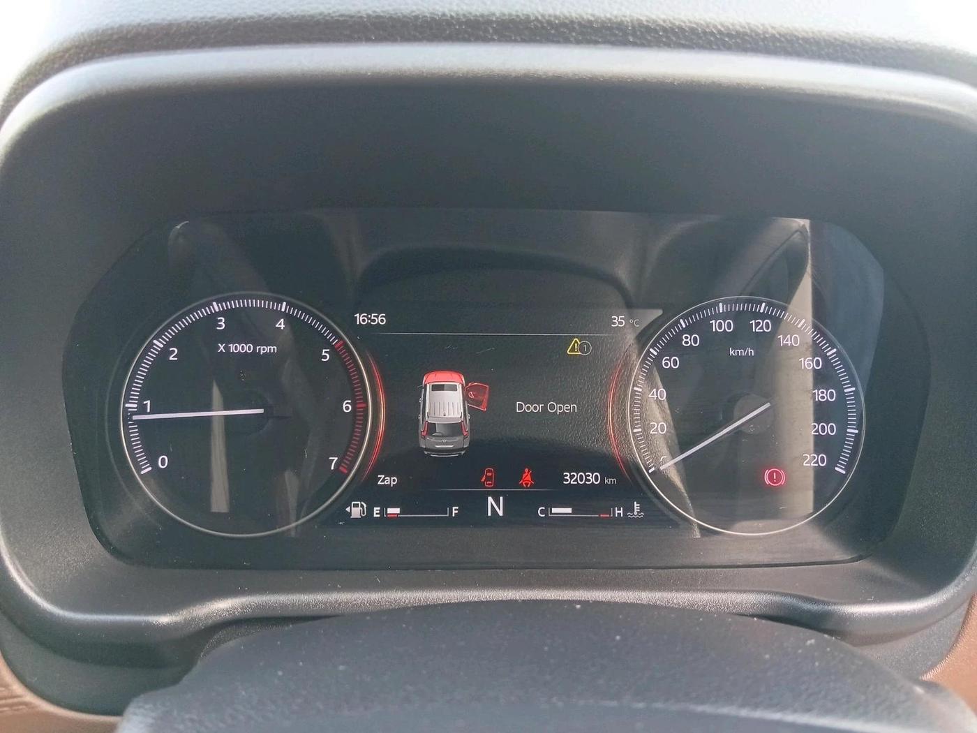 2024 Mahindra SCORPIO-N Z6 DIESEL MT 2WD 7 STR, Diesel, Manual, 32,030 km, interior